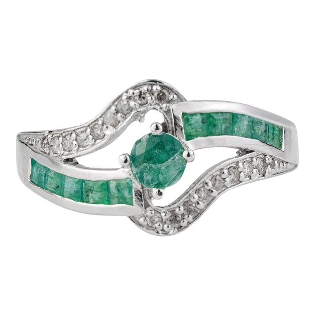 Contemporary Emerald and Diamond Bypass Ribbon Ring for Women, Size 7.5 For Sale