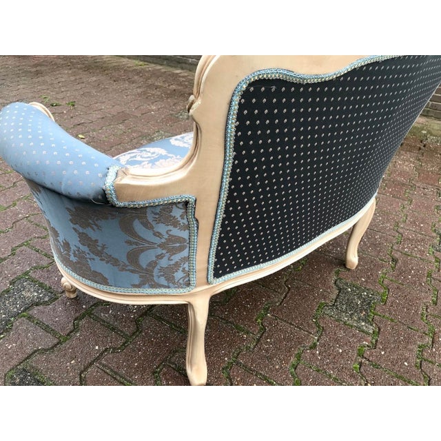 Vintage French Louis XVI Cream Beech Blue Damask Settee – 1 Pc For Sale - Image 6 of 11