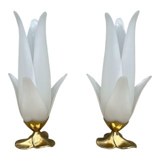 1970s Pair of Sculptural Mid-Century Table Lamps With Lucite-Style Shades & Brass Bases For Sale