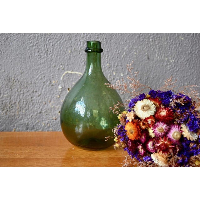 Formerly intended for the conservation of liquids, the old carboys called “Dame Jeanne” are now flourishing in our...