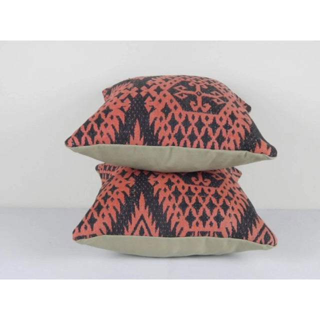 Set of 2 Turkish Kilim Pillow Cover - a Pair For Sale - Image 4 of 6
