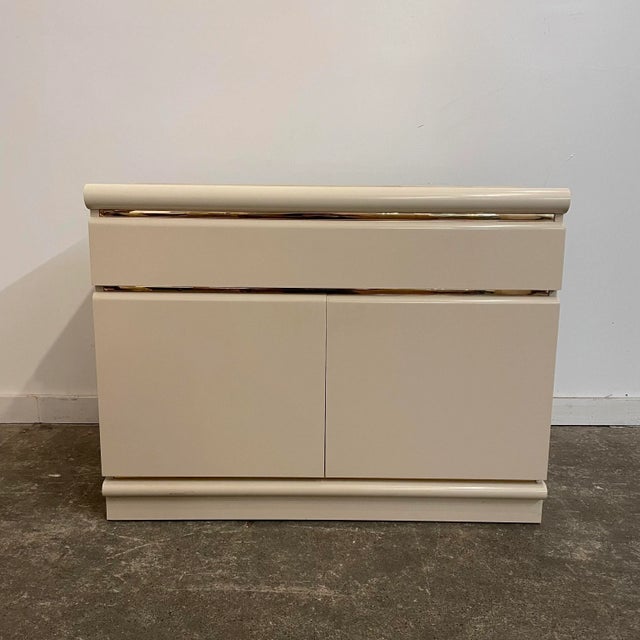 80s Broyhill faux Marble Top Low Dresser chest The dresser had one pull out drawer and two doors that open to a shelf...