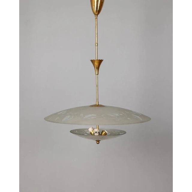 Vintage 40s chandelier in decorated crystal and brass Italian design Up to 250V (Europe/UK Standard).The wiring of this...