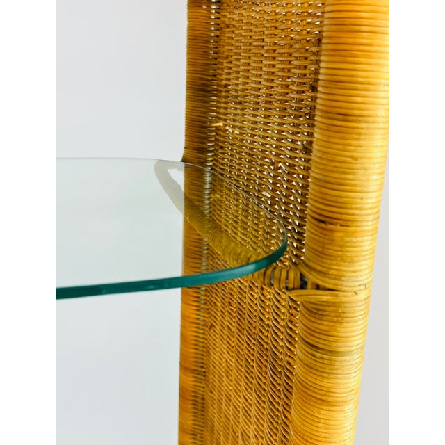 Wicker and Glass Etagere Bookcase Display Shelf Attributed to Founders, Mid Century Modern For Sale - Image 11 of 15