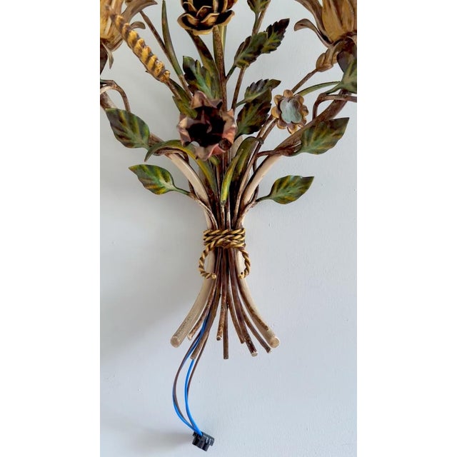 Italian Hand-Painted Tole Floral Bouquet Wall Sconce, 1940s For Sale - Image 10 of 18