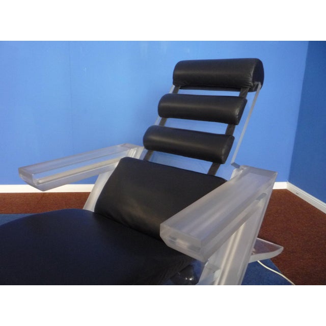 Italian Space Age Acrylic Glass Chaise Lounge, 1960s For Sale - Image 14 of 16