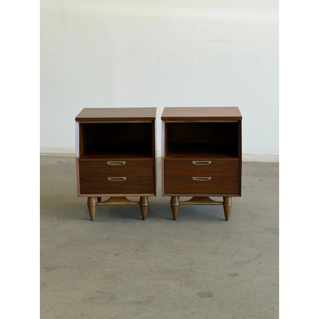 Mid-Century Modern Vintage Broyhill Nightstands Pair For Sale - Image 3 of 15