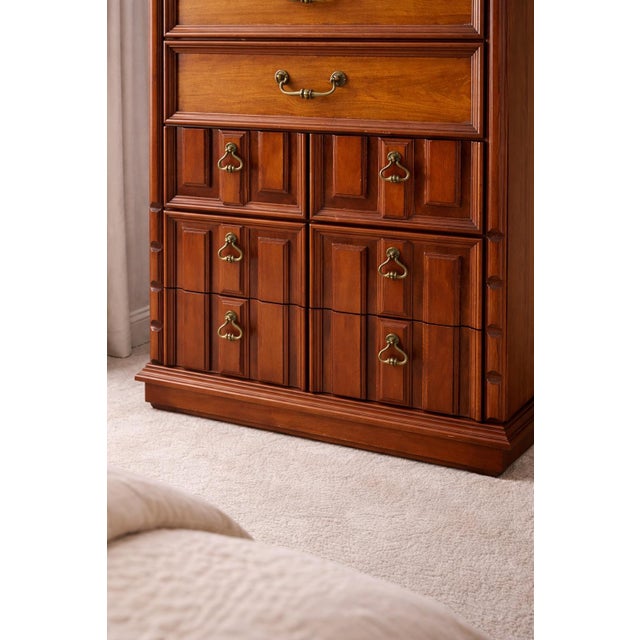 1970s Traditional Revival Five-Drawer Chest in the Manner of Drexel – Warm Brown Mahogany Finish For Sale In Los Angeles - Image 6 of 6