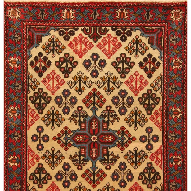 Middle Eastern Hand-Knotted Rug in Wool For Sale - Image 3 of 10