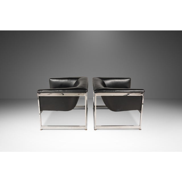 This pair of Milo Baughman cube chairs by Thayer Coggin exudes understated sophistication with their clean, architectural...