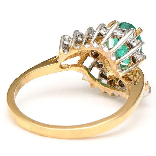 With an elegant emerald right at the center, this resizable ring also boasts a bevy of darling diamonds. A gorgeous gold...