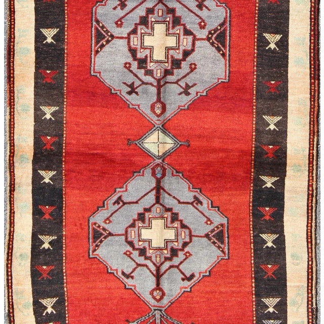 Mid 20th Century Vintage Turkish Oushak Rug With Bold Crimson Field and Gray Geometric For Sale - Image 5 of 9