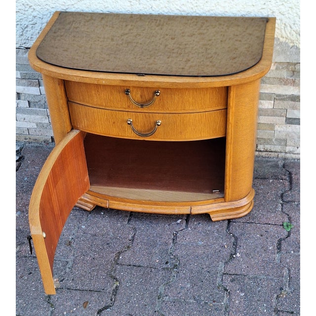 1950s Mid-Century Chest of Drawers in Oak with Drawers, a Door and Tinted Glass Pane, 1950s For Sale - Image 5 of 8
