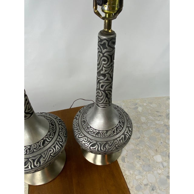 Mid-Century Silver Ceramic Plasto Abstract Lamps - a Pair For Sale - Image 4 of 10