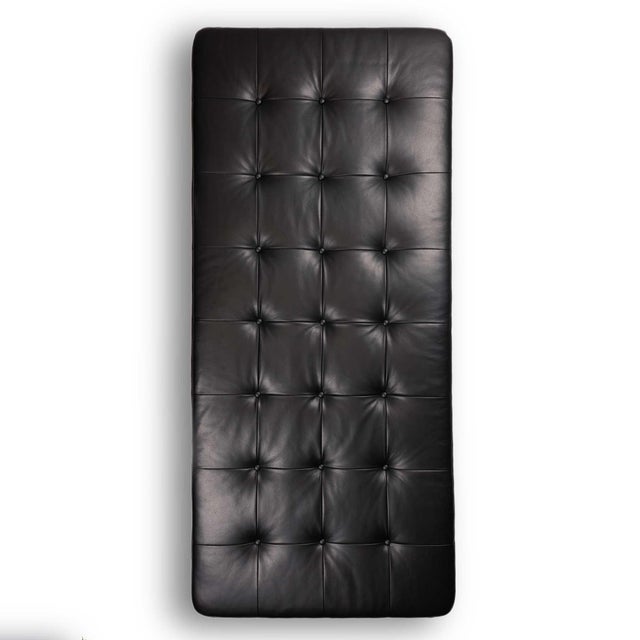 Vintage Mid-Century Modern Teak Daybed in Black Tufted Leather For Sale In San Francisco - Image 6 of 7