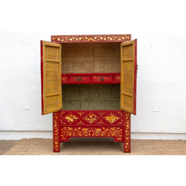 Chinese Antique Oriental Red & Guilt Lacquered Armoire For Sale - Image 3 of 12