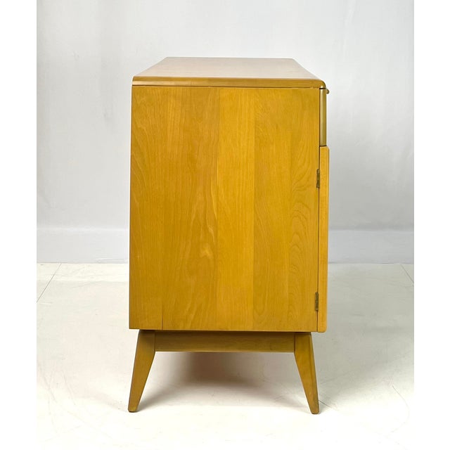 Light Yellow Mid-Century Modern Heywood-Wakefield Solid Birch Server Cabinet in Wheat (Model M1597) For Sale - Image 8 of 15