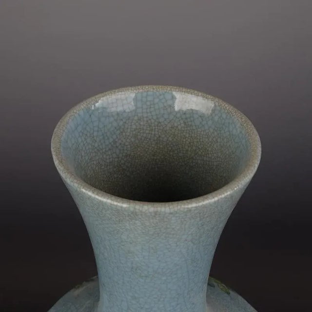 Chinese Vintage Porcelain Vase Qing Dynasty Qianlong Marked Crackle Glaze Famille Verte Porcelain Vase Hand Painted Longevity Peach Pattern For Sale - Image 4 of 8