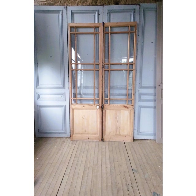Superb pair of double doors, with a design of great simplicity and timeless elegance. Each leaf is framed by a glazed...