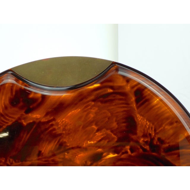 Hollywood Regency Vintage Round Acrylic Tray with Brass Details from Guzzini, 1970s For Sale - Image 3 of 6