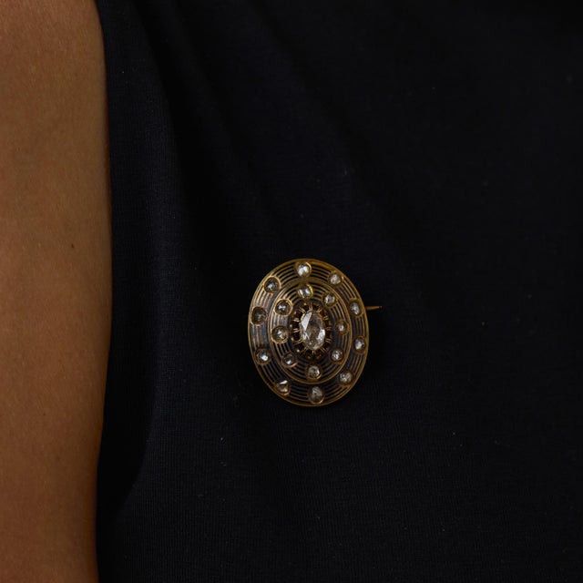 19th Century French Victorian Rose Cut Diamond 18k Yellow Gold Enamel Brooch For Sale - Image 4 of 5