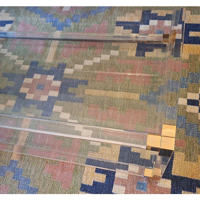 Large Italian 2-Level Coffee Table in Acrylic, Glass and Gilt Brass, 1980 For Sale - Image 5 of 7