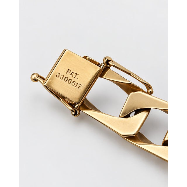Metal Mid 20th Century Heavy 14k Yellow Gold Chunky Curb Link Chain Bracelet For Sale - Image 7 of 8