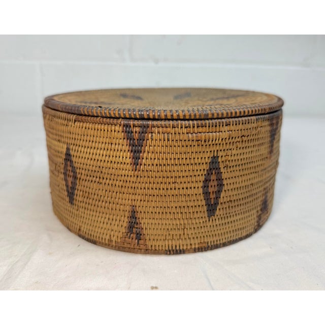 Antique 19th Century Native American Pima Hand Woven Wicker Lidded Basket Indian For Sale - Image 4 of 13