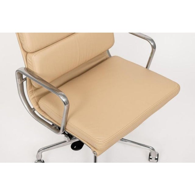 Eames Herman Miller Tall Tan Leather Office Chair Aluminum Group For Sale - Image 11 of 13
