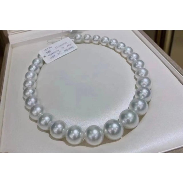 Op Art 13-16.5mm White South Sea Round Pearl Necklace - AAA Quality, 29 Pieces +Diamond For Sale - Image 3 of 18
