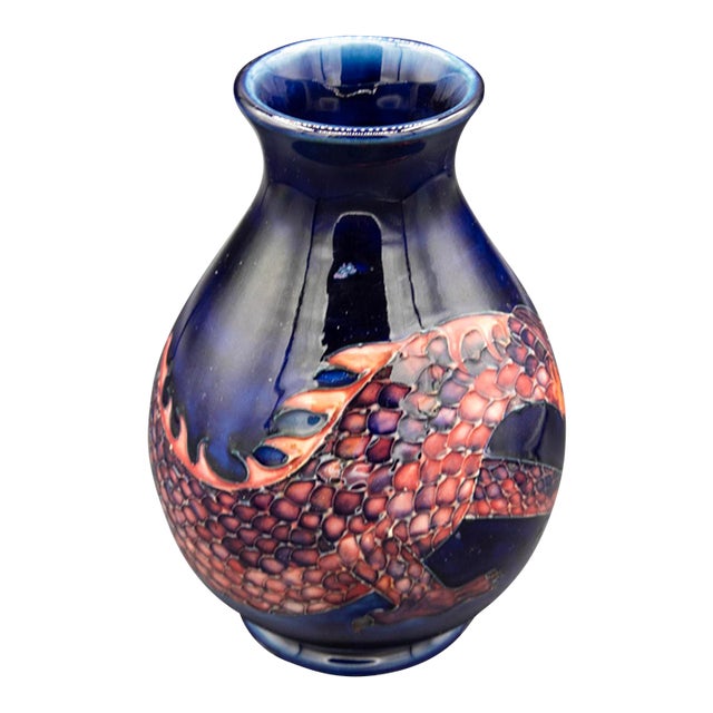 Moorcroft Pottery Dragon Vase – William John Moorcroft – Tube-Lined, 1987 - 8" For Sale