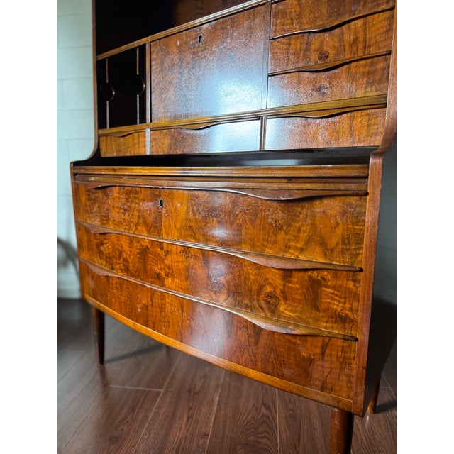 A Burl Wood Coffee Table in the Style of Milo Baughman, Circa 1970s. For Sale - Image 9 of 12