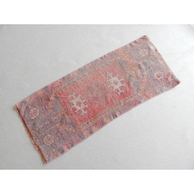 Mid-Century Modern 1960s Faded Small Turkish Rug 1'5" X 3'5" For Sale - Image 3 of 8