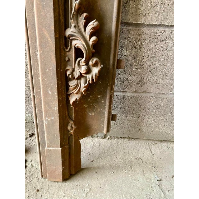 Traditional Antique Victorian Edwardian Cast Iron Fireplace Insert Surround For Sale - Image 3 of 10