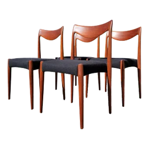 1960s A Set of 4 Danish Mid-Century Modern Moller 77 Dining Chairs