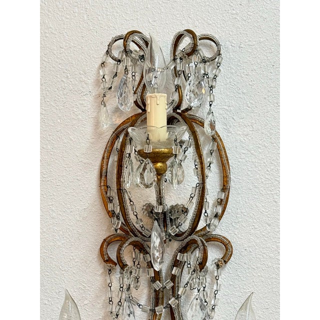 Beautiful single beaded wall sconce in excellent vintage condition.