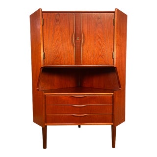 Vintage Danish Mid Century Modern Teak Corner Cabinet For Sale