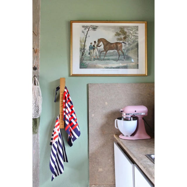 Linen and cotton kitchen linen made in France. It is inspired by the marine style and uses the three colors of France. It...