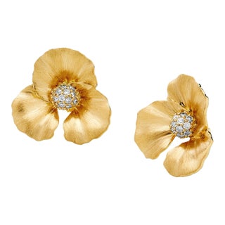 Syna Yellow Gold Flower Earrings with Diamonds, a Pair For Sale