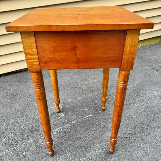 Antique American Early 19Th Century Maple, and Birdseye Maple 1 Drawer Stand For Sale In Boston - Image 6 of 8