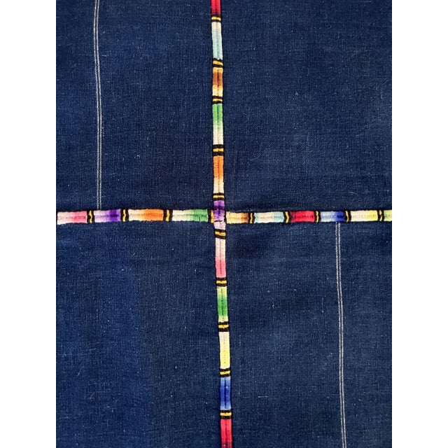 Traditional 1940s Vintage Guatemalan Indigo Cotton Corte Textile With Rainbow Randa For Sale - Image 3 of 3