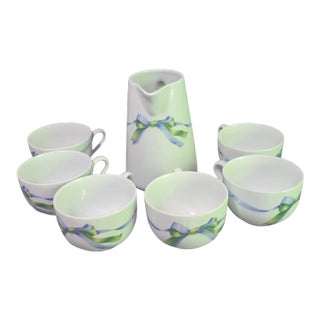 1990s Porcelain Jacques Coeur Tea Coffee Hot Coco Pitcher and Cups Blue and Green Ribbon Set- 7 Pieces For Sale