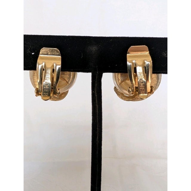 Kramer 1950s Kramer Mabe Pearl and Gold Earrings, Pair For Sale - Image 4 of 8