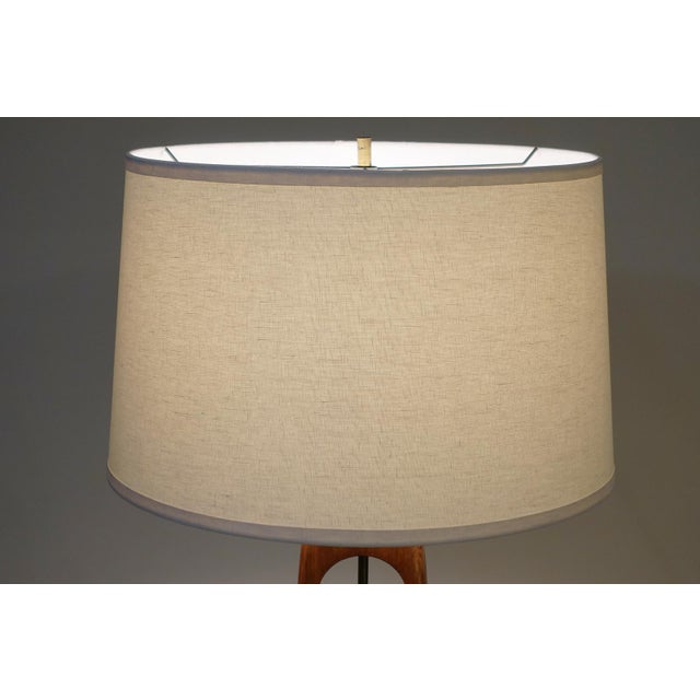 Rare Atomic Modern Dogbone Walnut and Brass Table Lamp, 1950s, by Modeline, Attributed to Adrian Pearsall and Kagan For Sale - Image 9 of 10