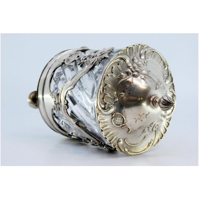 Silver Bonbon Box with a Cut Glass Core and Relief with Flowers and Plant Motifs and Supported by Three Round Feet. For Sale - Image 3 of 10