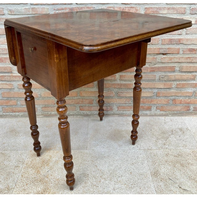 Wood English Regency Walnut Table with Wings, 1890s For Sale - Image 7 of 18