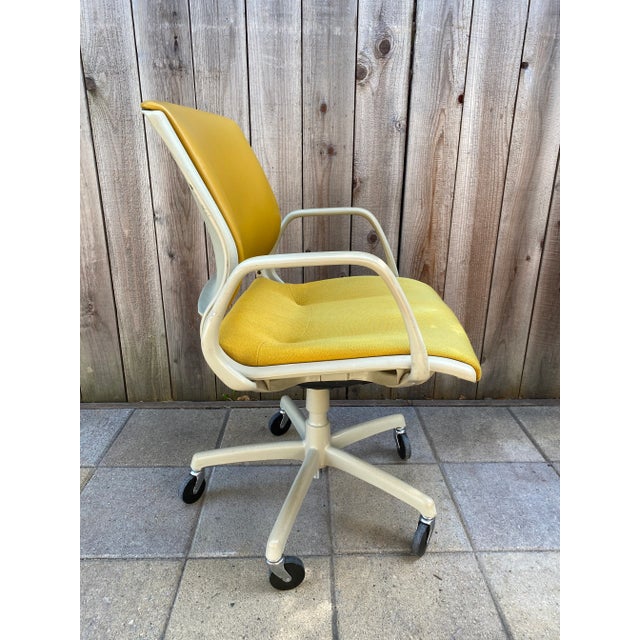 Steelcase Vintage Mid-Century Steelcase Yellow Rolling Office Desk Arm Chair For Sale - Image 4 of 13