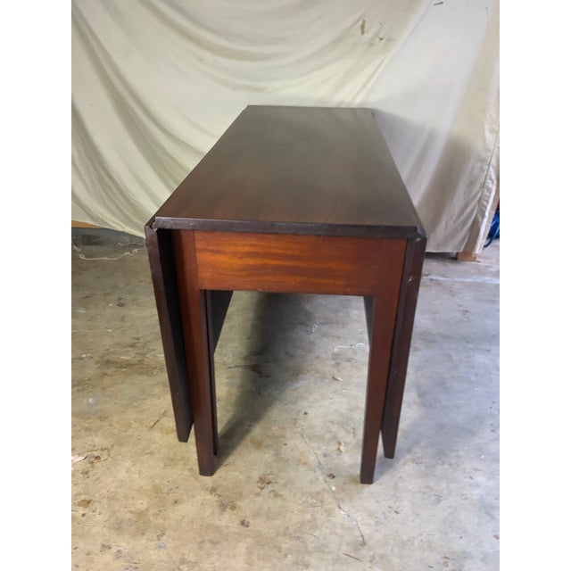 Wood Early 19th Century Federal Mahogany Swing Leg Dining Table For Sale - Image 7 of 11