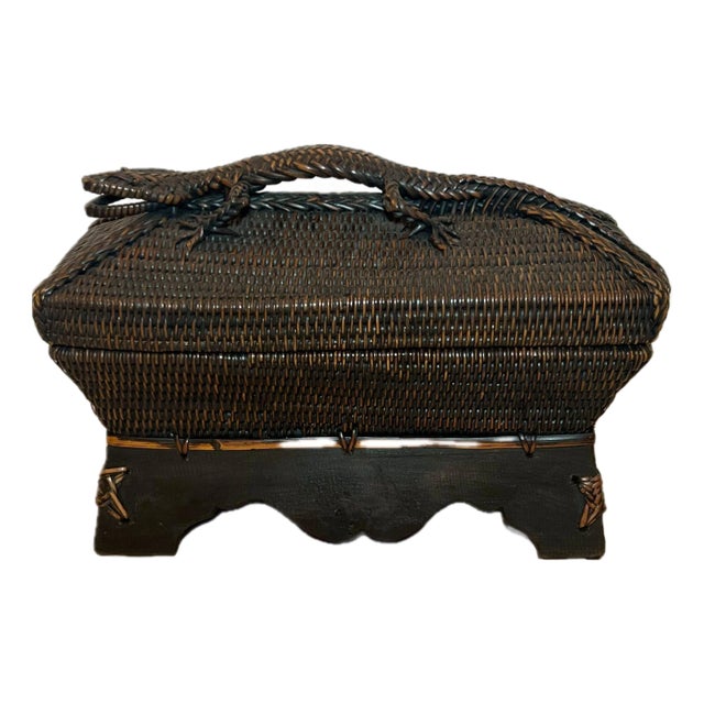Late 20th Century Vintage Southeast Asian Wicker Box With Lizard Handle on Lid For Sale