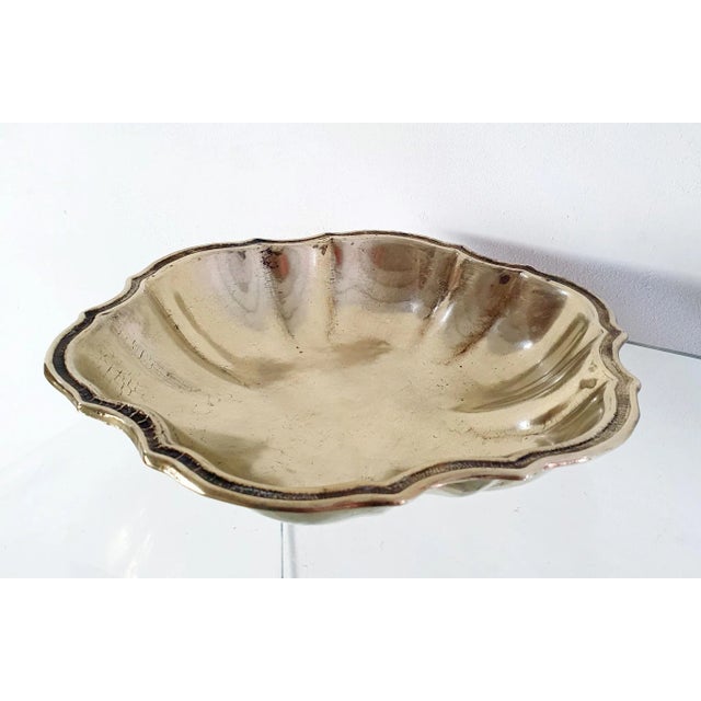 Beautiful heavy handmade sandcast bowl in solid bronze from the 1970s. Perfect for fruit, snacks and sweets.